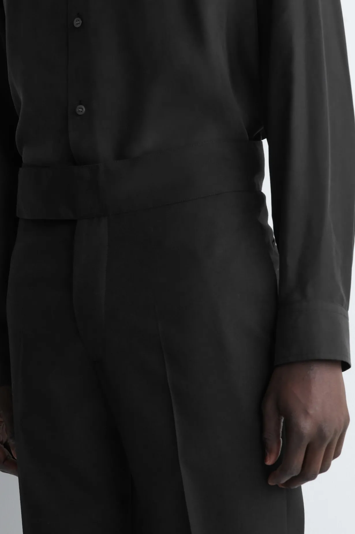 CUMMERBUND-WAIST WOOL TAPERED PANTS