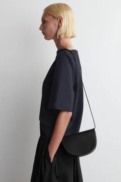 CURVED CROSSBODY BAG - LEATHER