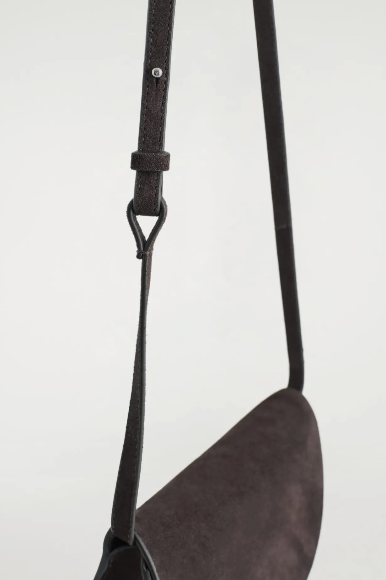 CURVED CROSSBODY BAG - SUEDE