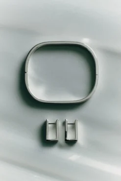 CURVED RECTANGULAR BANGLE