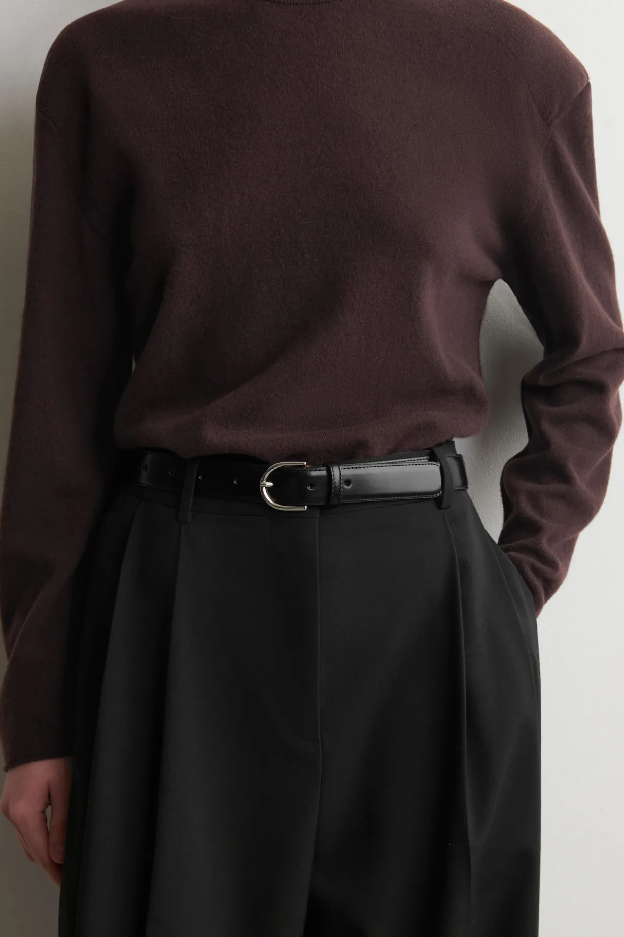 D-BUCKLE LEATHER BELT