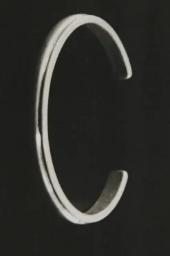DOUBLE-BAND CUFF