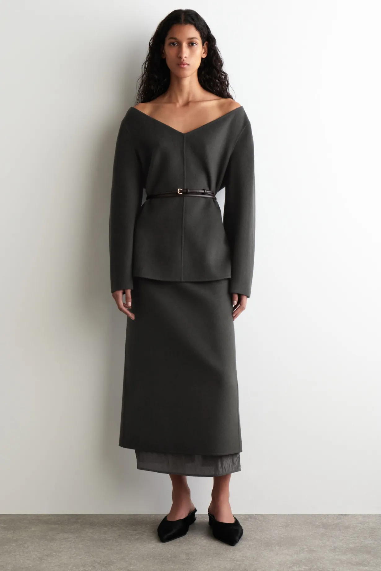 DOUBLE-FACED WOOL V-NECK TOP