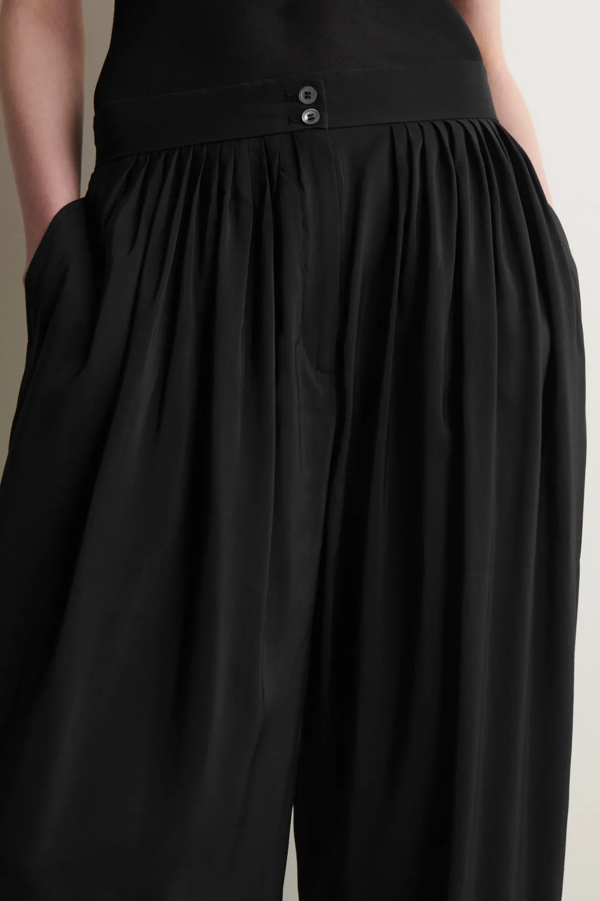 DRAPED PLEATED STRAIGHT-LEG PANTS
