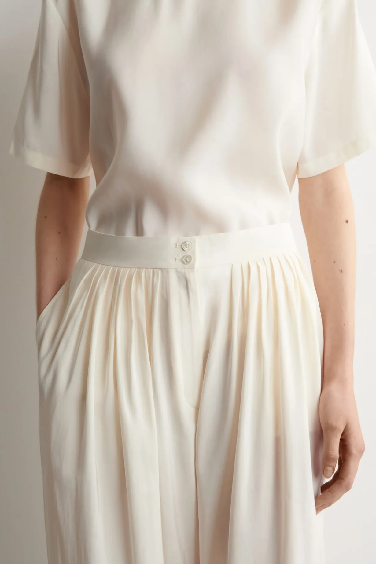 DRAPED PLEATED STRAIGHT-LEG PANTS