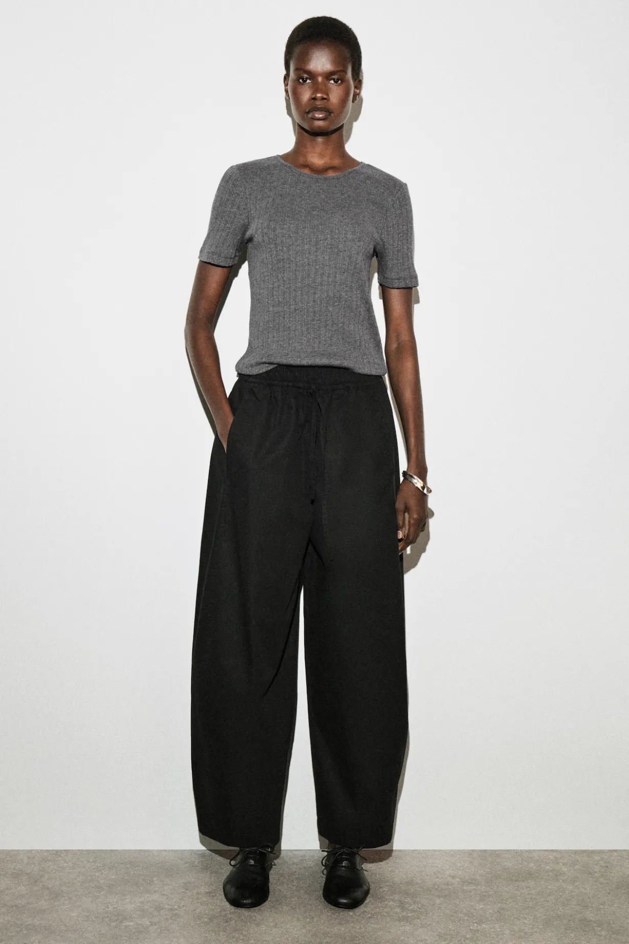 ELASTICATED BARREL-LEG PANTS
