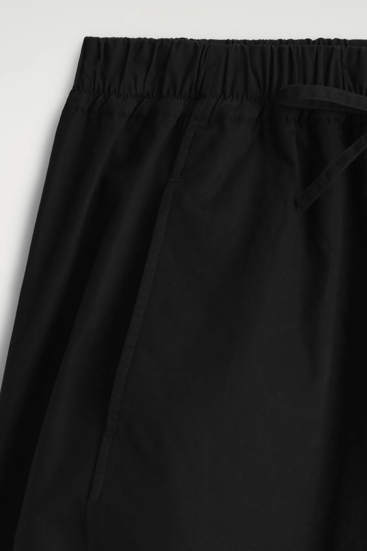 ELASTICATED BARREL-LEG PANTS