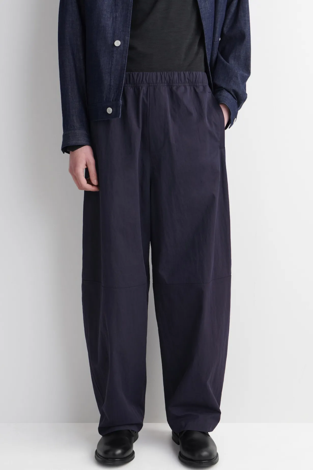 ELASTICIZED RELAXED-FIT BARREL-LEG PANTS