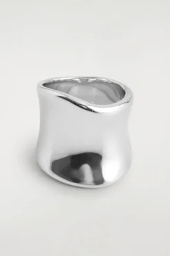 ELONGATED SCULPTED RING