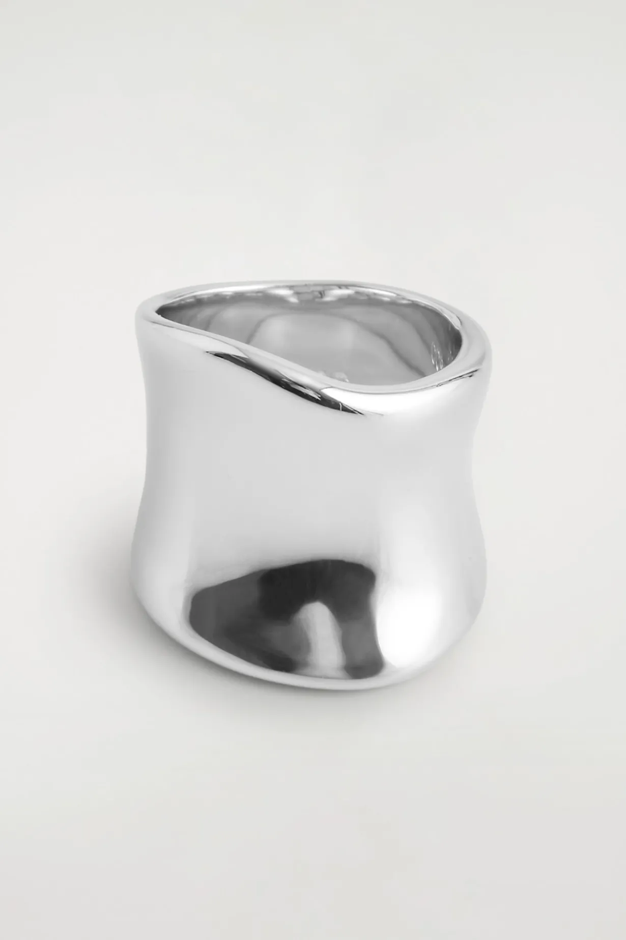 ELONGATED SCULPTED RING