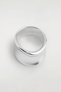 ELONGATED SCULPTED RING
