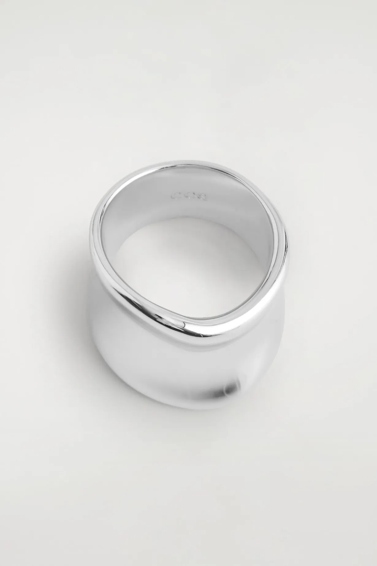 ELONGATED SCULPTED RING