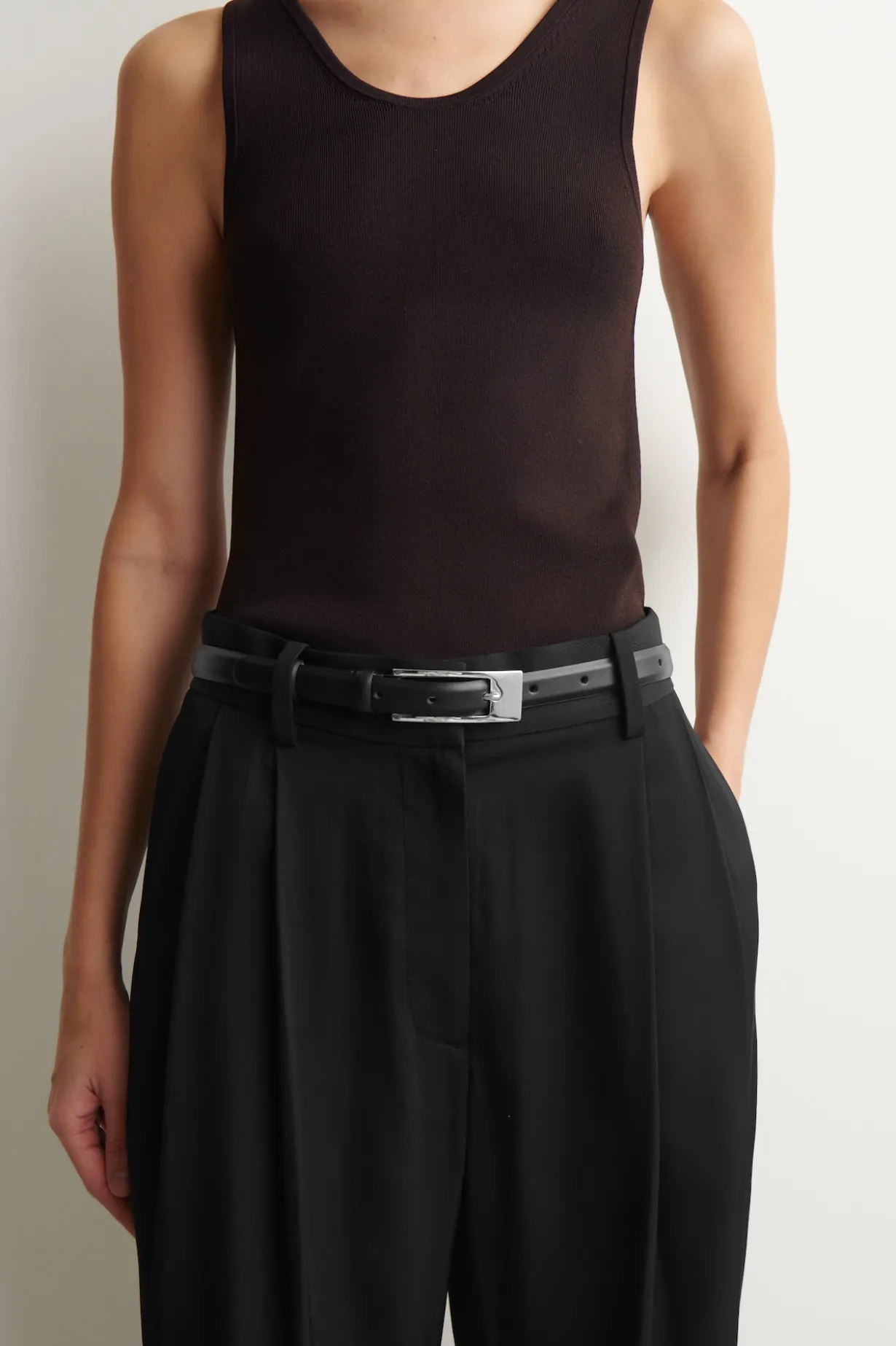 ELONGATED-BUCKLE LEATHER BELT