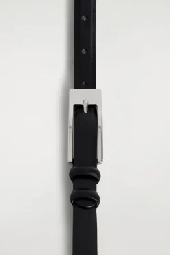 ELONGATED-BUCKLE LEATHER BELT