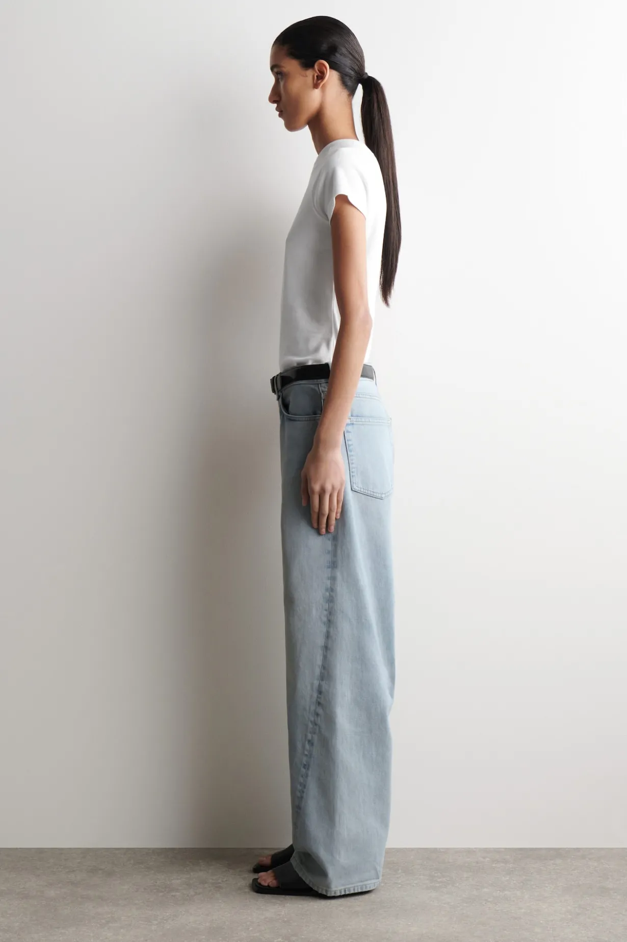FACADE STRAIGHT-LEG JEANS