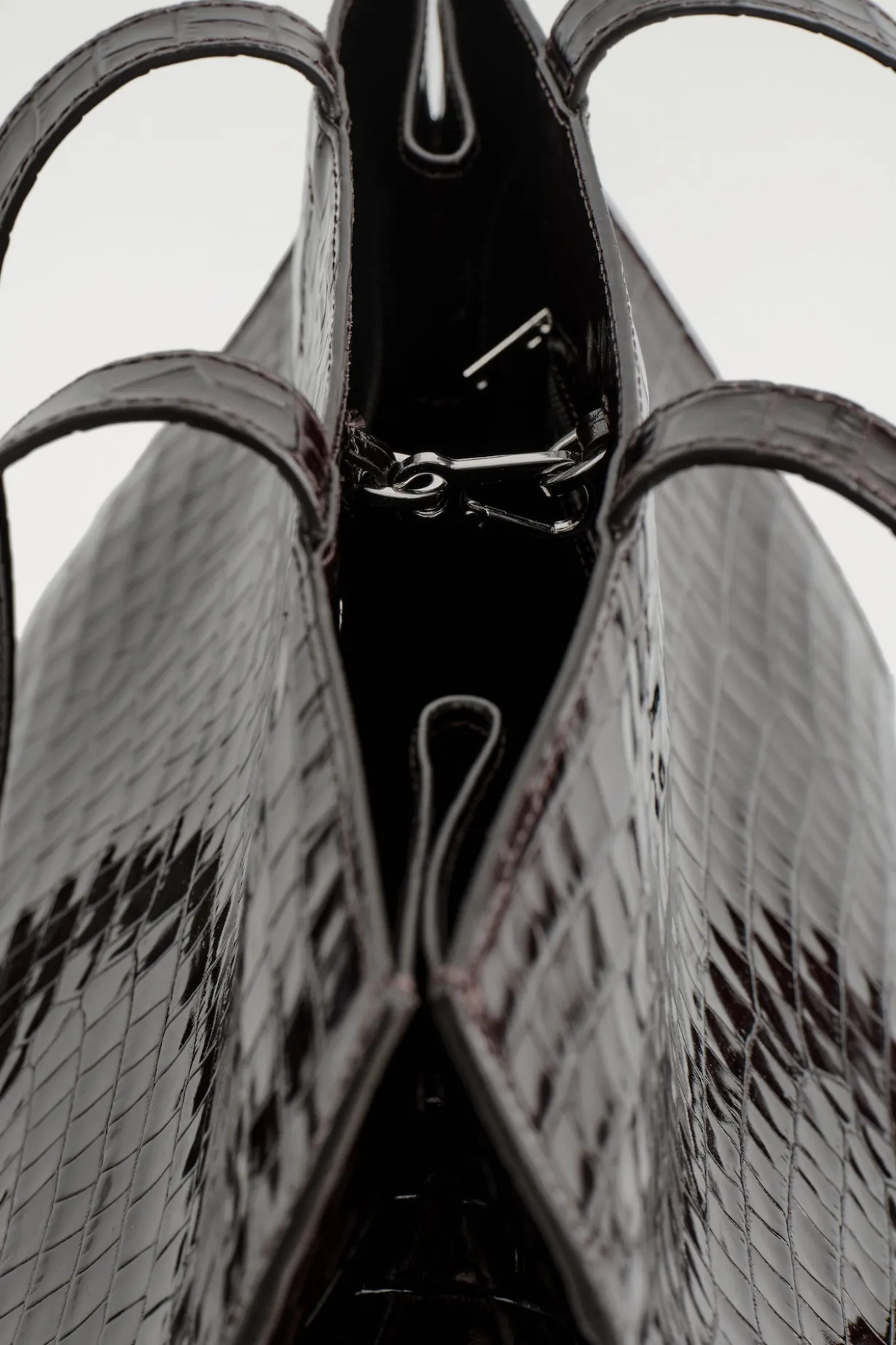 GALLERY TOTE BAG - CROC-EFFECT LEATHER