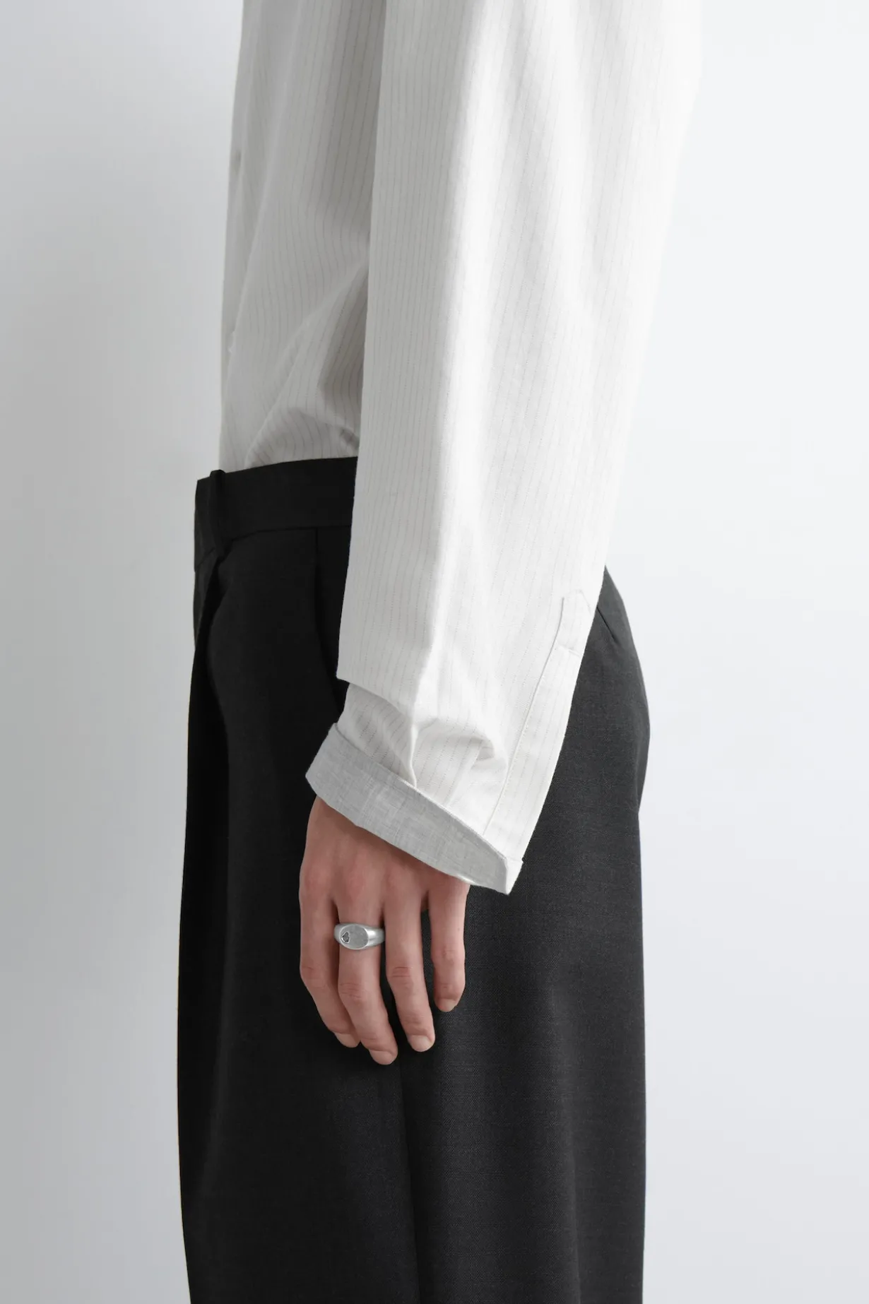 INDENTED SIGNET RING