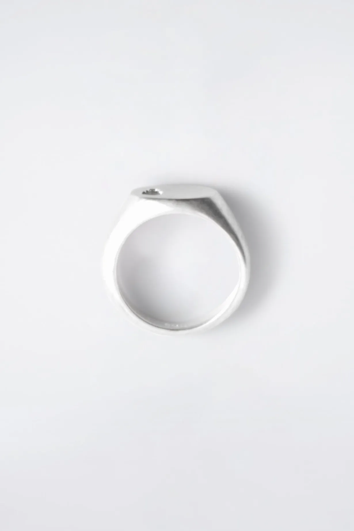 INDENTED SIGNET RING