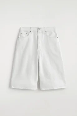 KNEE-LENGTH DENIM SHORTS