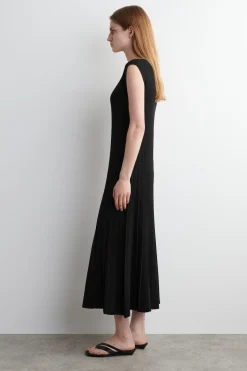 KNITTED PLEATED MAXI DRESS
