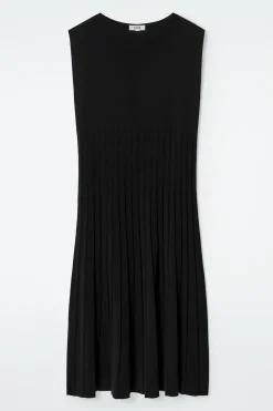 KNITTED PLEATED MAXI DRESS