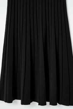 KNITTED PLEATED MAXI DRESS