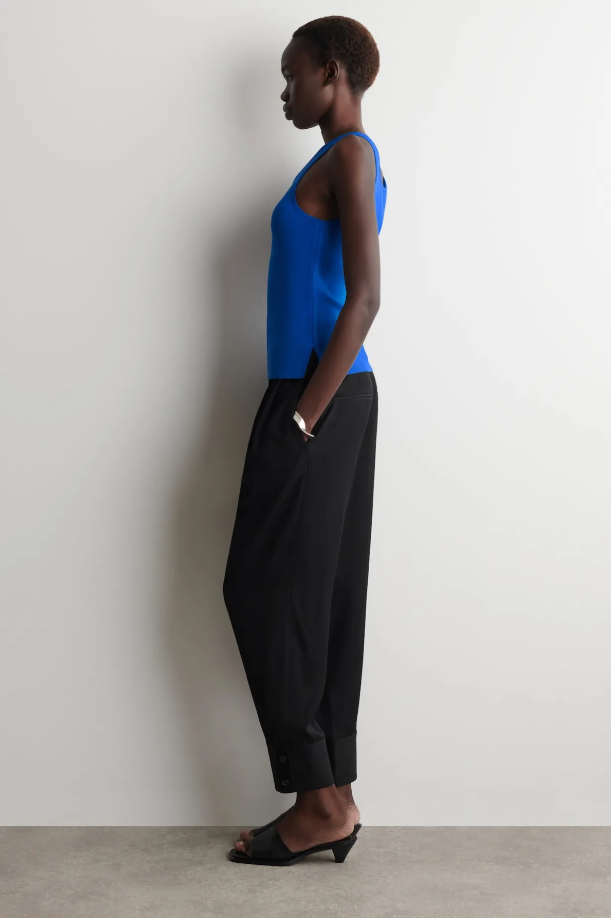 KNITTED SCOOP-NECK TANK TOP