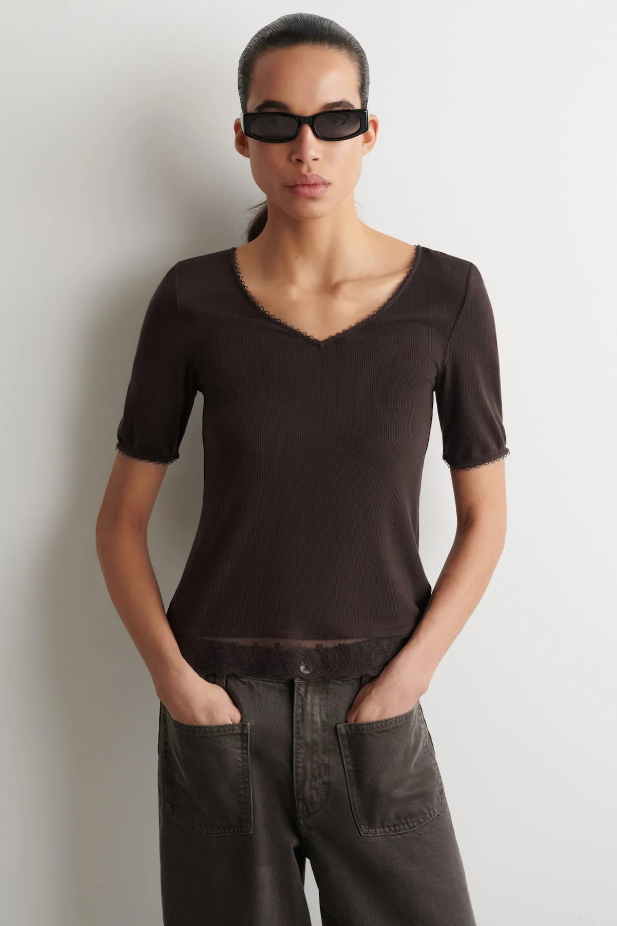 LACE-TRIMMED RIBBED V-NECK T-SHIRT