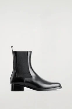 LEATHER CHELSEA BOOTS
