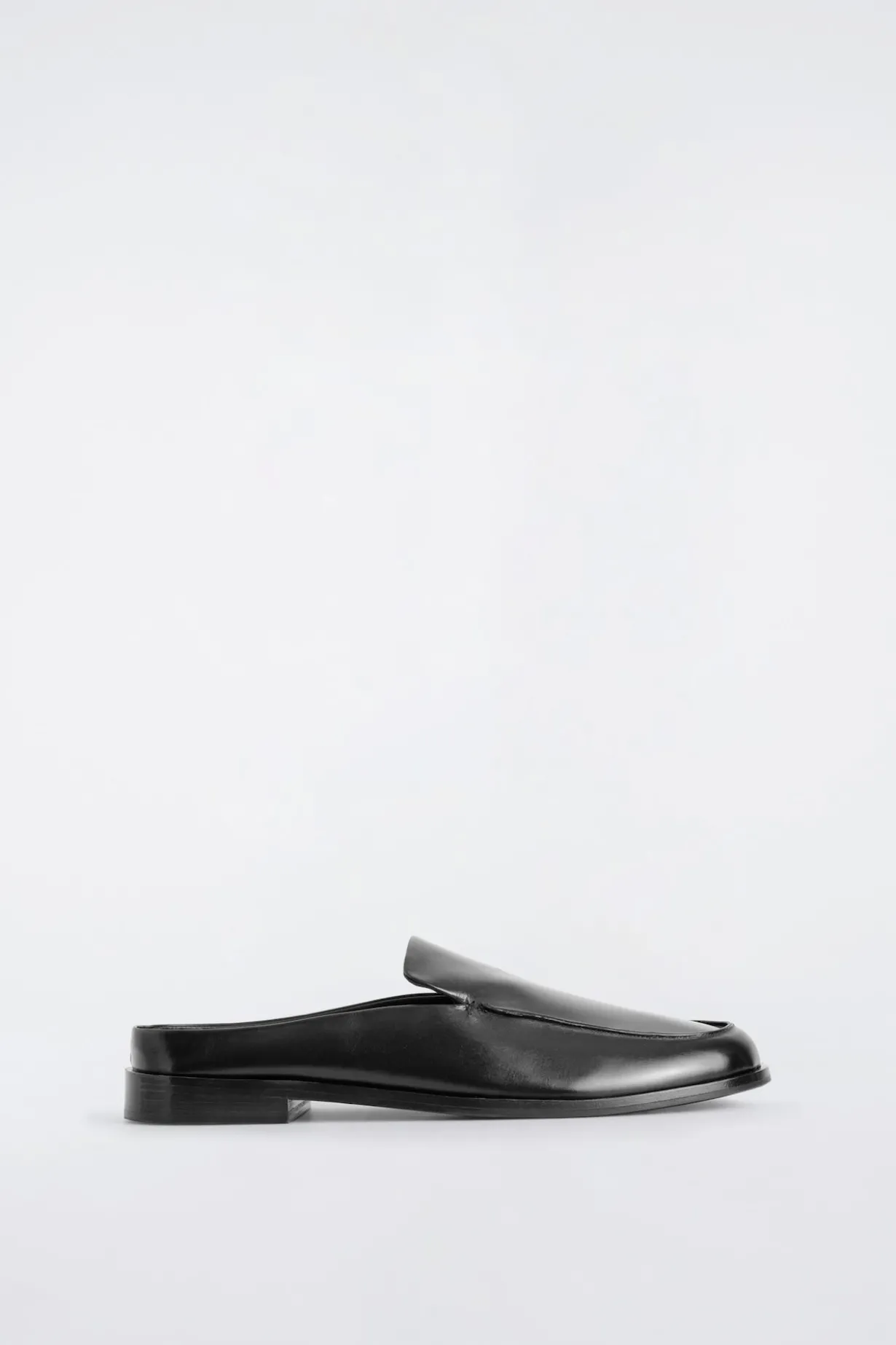 LEATHER MULE LOAFERS