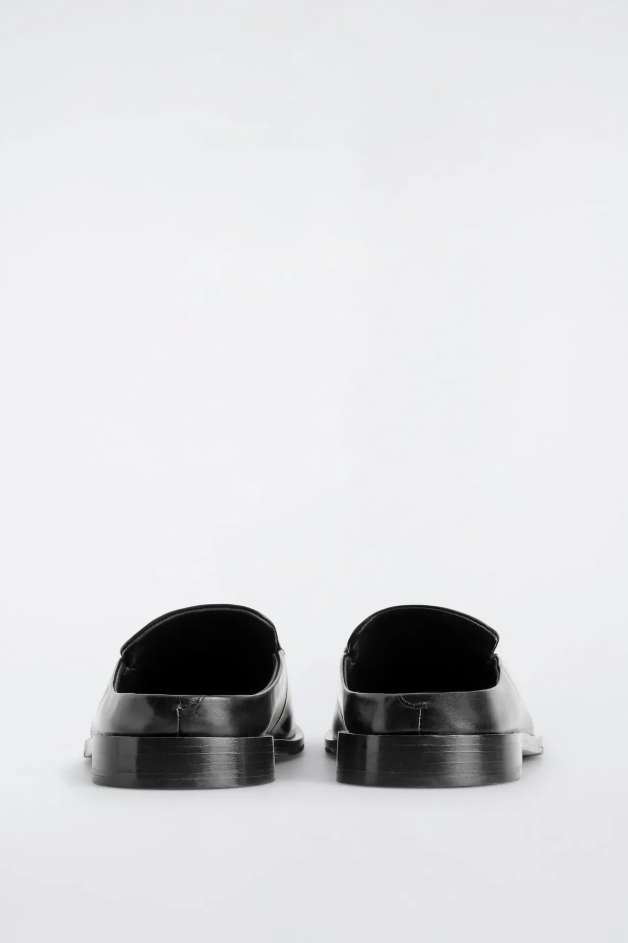 LEATHER MULE LOAFERS