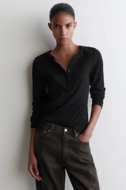 LONG-SLEEVED HENLEY TOP