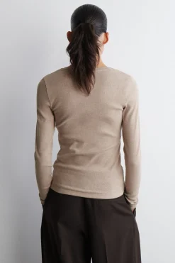 LONG-SLEEVED HENLEY TOP