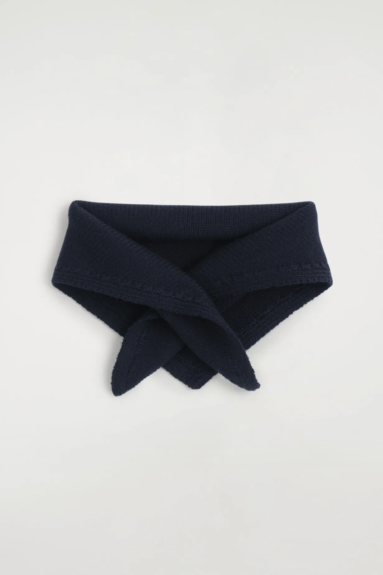 MERINO WOOL TRIANGLE SCARF