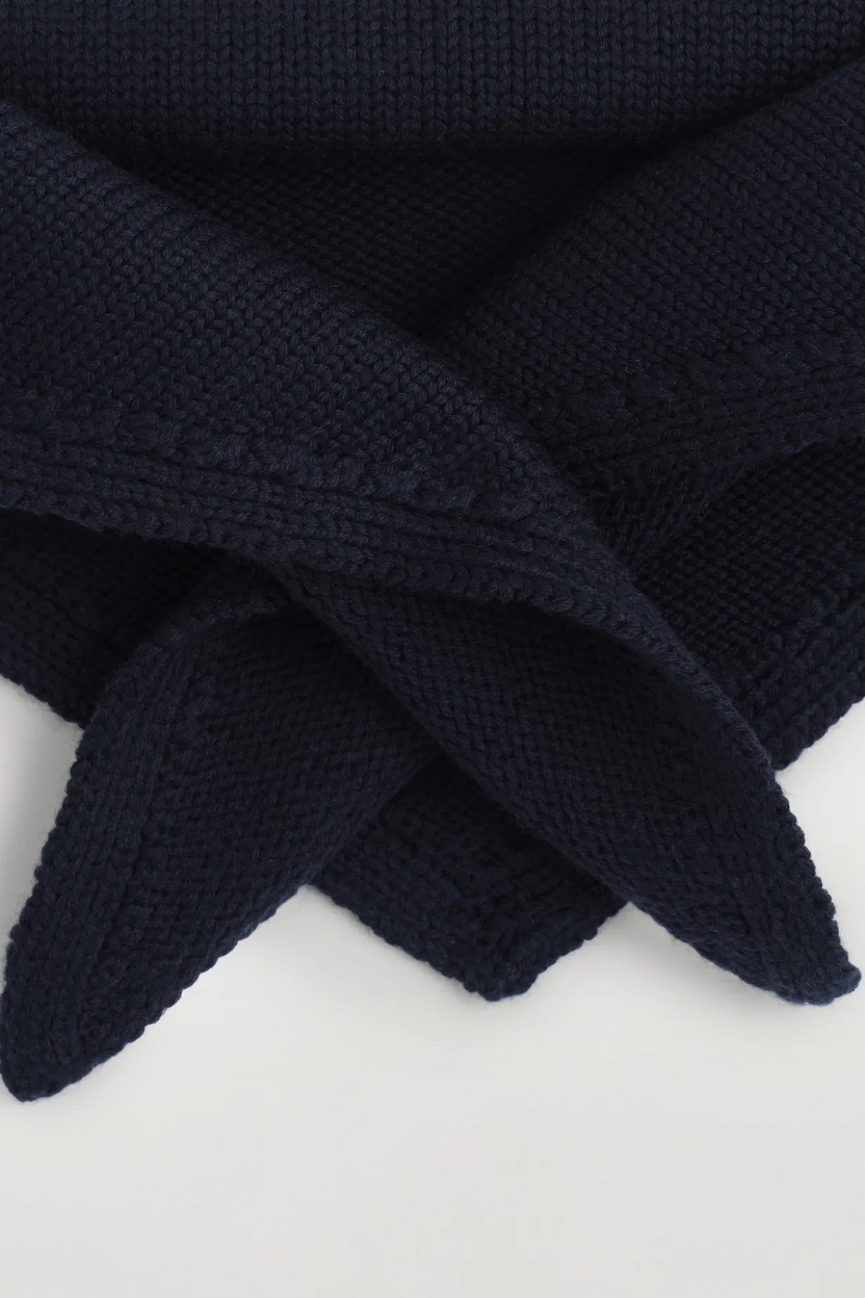 MERINO WOOL TRIANGLE SCARF