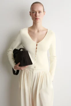 MINIMAL KNITTED V-NECK CARDIGAN
