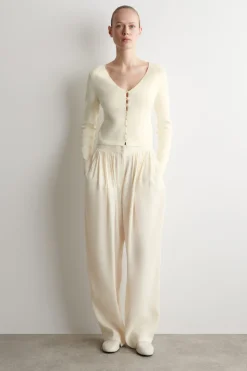 MINIMAL KNITTED V-NECK CARDIGAN