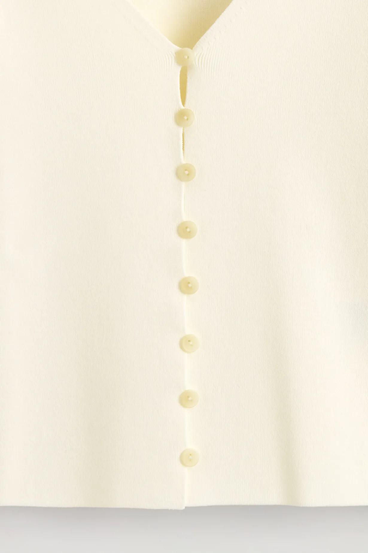 MINIMAL KNITTED V-NECK CARDIGAN