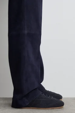 MINIMAL LEATHER SNEAKERS