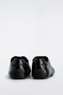 MINIMAL LEATHER SNEAKERS