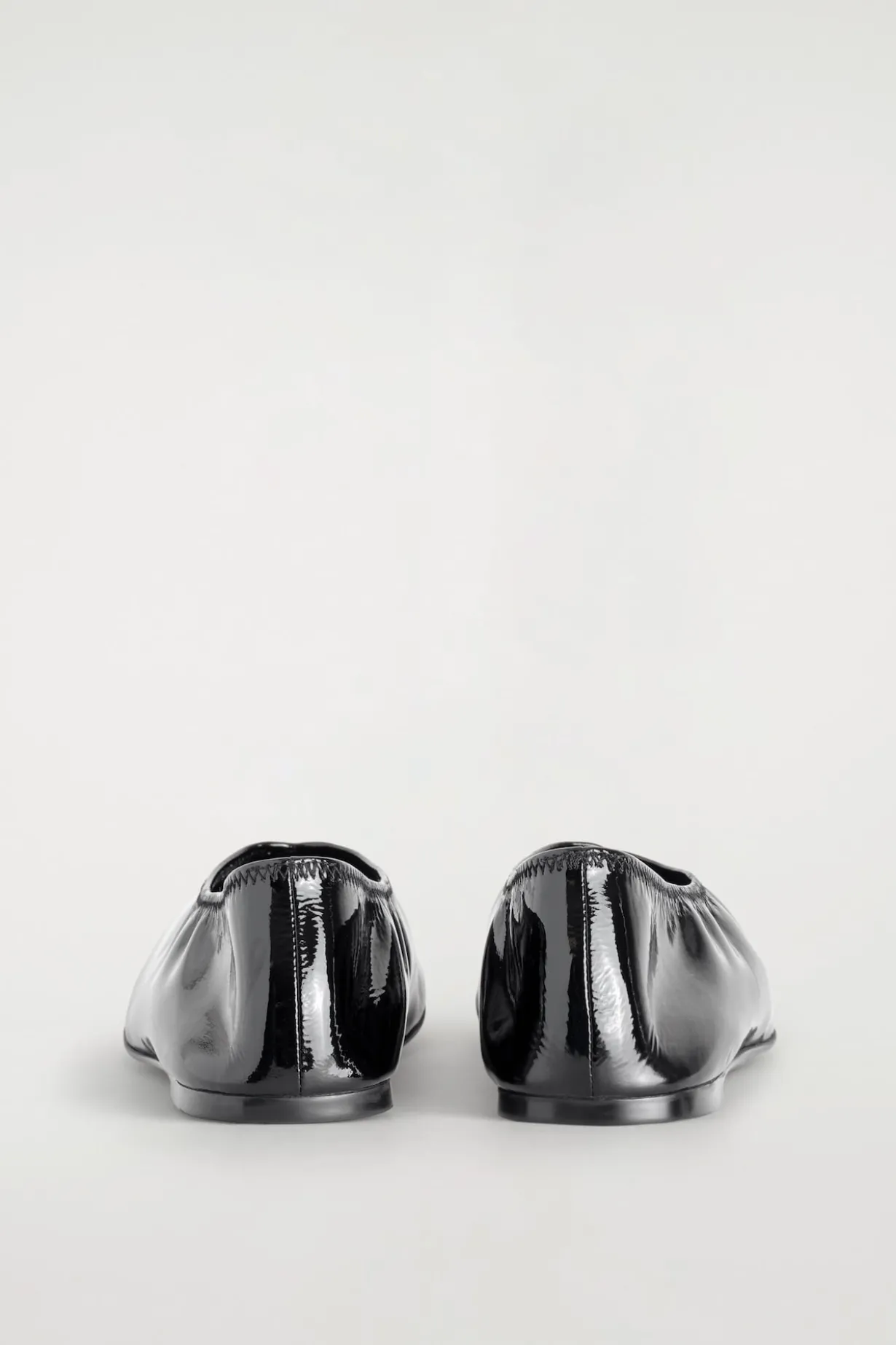 MINIMAL PATENT LEATHER BALLET FLATS