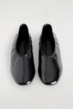 MINIMAL PATENT LEATHER BALLET FLATS