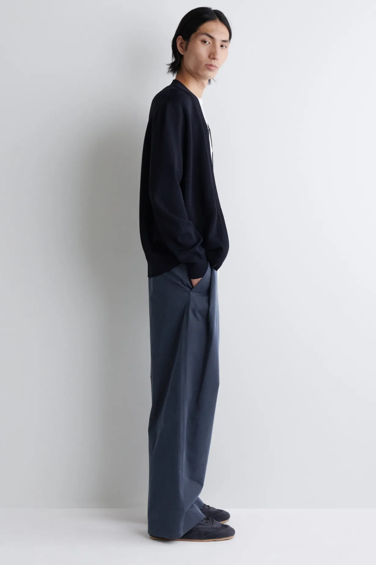 MINIMAL SUEDE SNEAKERS