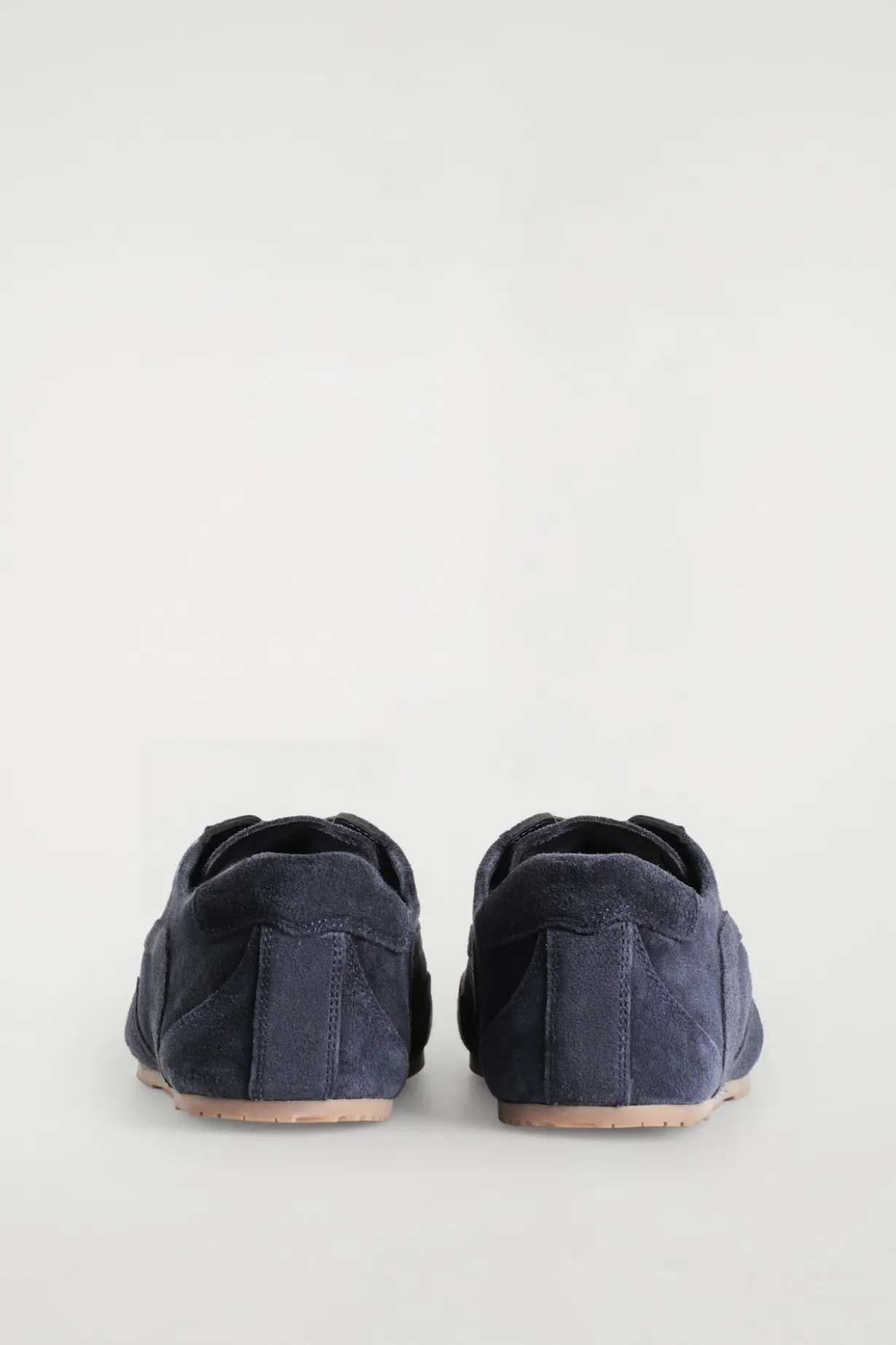 MINIMAL SUEDE SNEAKERS