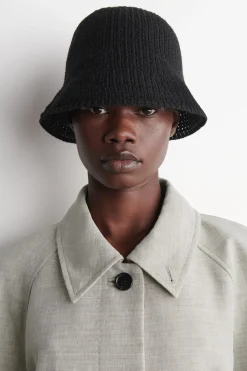 OPEN-KNIT BUCKET HAT