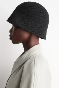 OPEN-KNIT BUCKET HAT