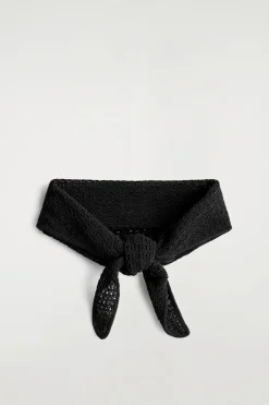 OPEN-KNIT TRIANGLE SCARF
