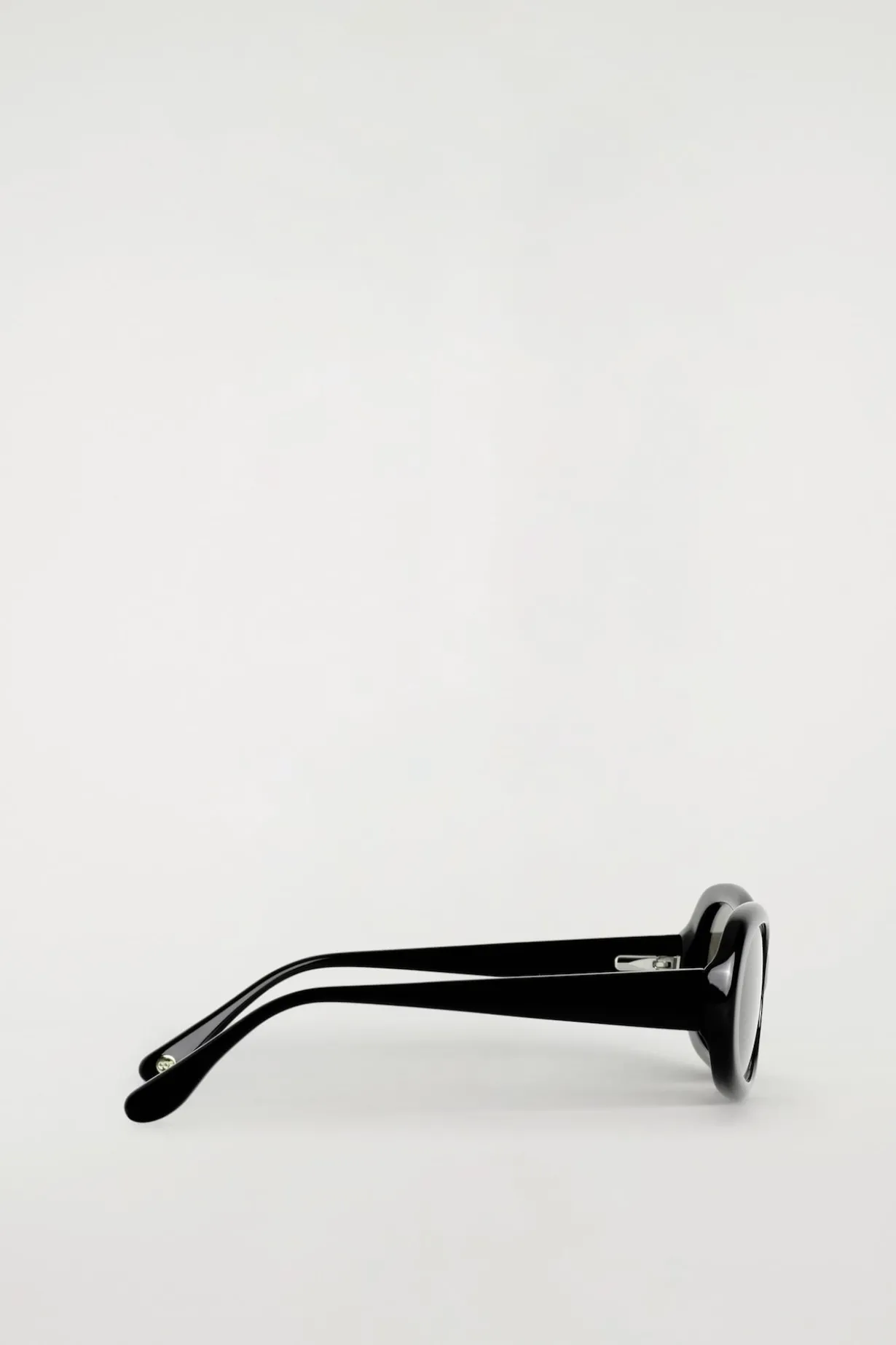 OVAL SUNGLASSES