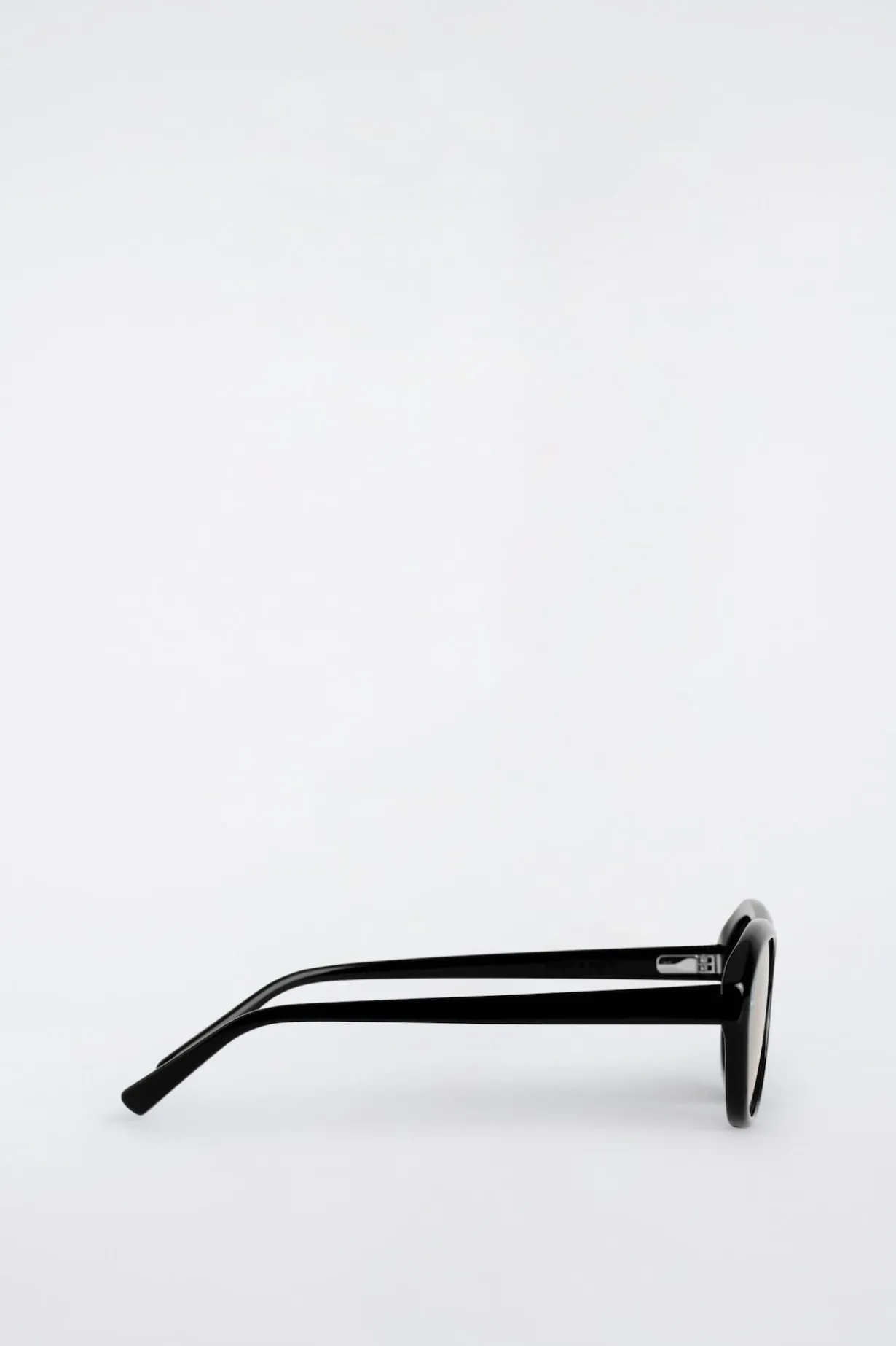 OVAL-FRAME SUNGLASSES