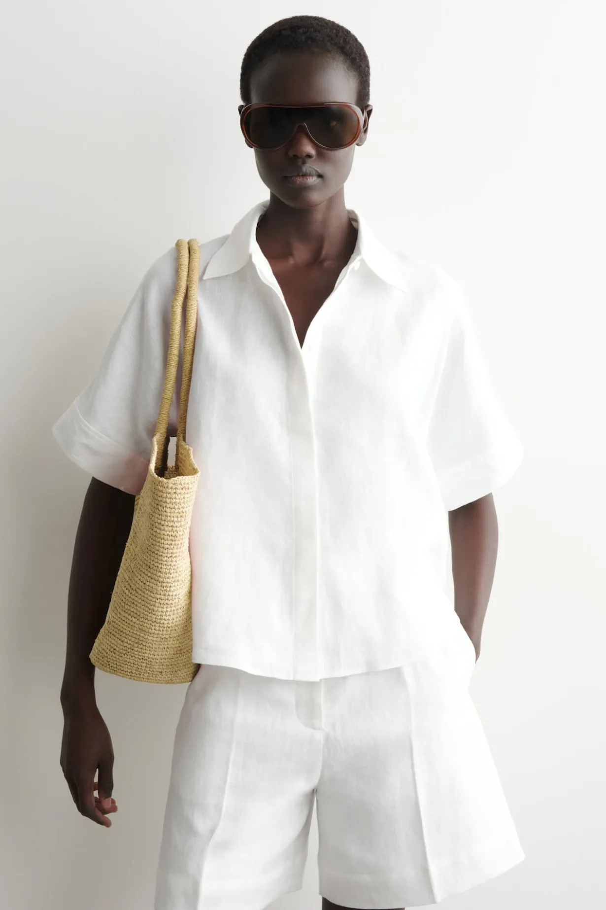 OVERSIZED SHORT-SLEEVED LINEN SHIRT